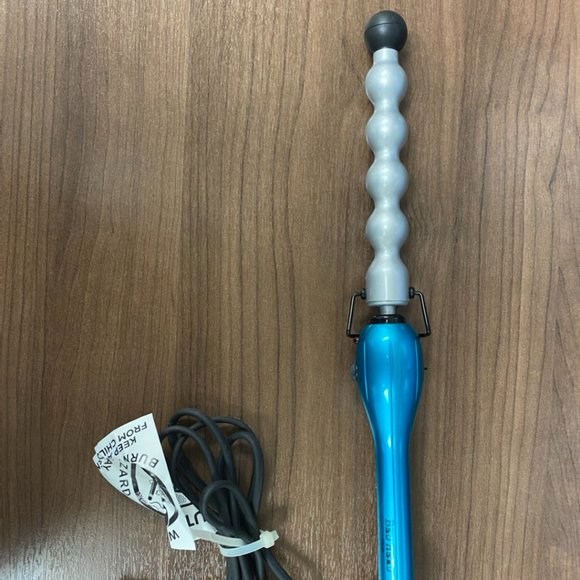 Bed Head BH320 Rock 'n' Roller Ceramic Styling Iron (Open Box) - Picture 2 of 4